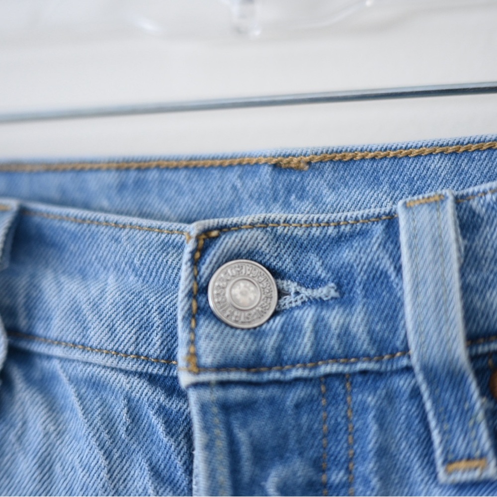 Levi 501’s Button Fly Women’s W28 L30 Light Blue Ripped Straight Leg Mom Jeans - Picture 7 of 16